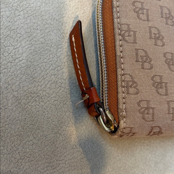 Dooney & Bourke Beige Logo Wallet GUC. 8” x 4.25” x 1” - Picture 3 of 11